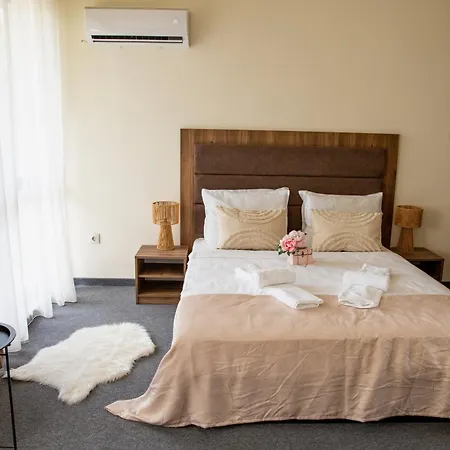 With Balcony * セインツ・コンスタンティン＆ヘレナ